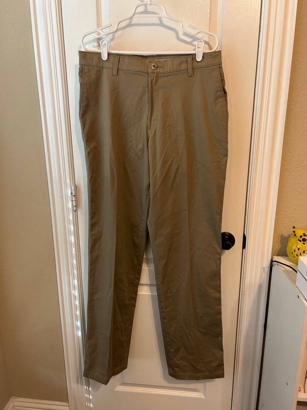 Wrangler Men's Flat Front Relaxed Fit Khaki Chinos Pants